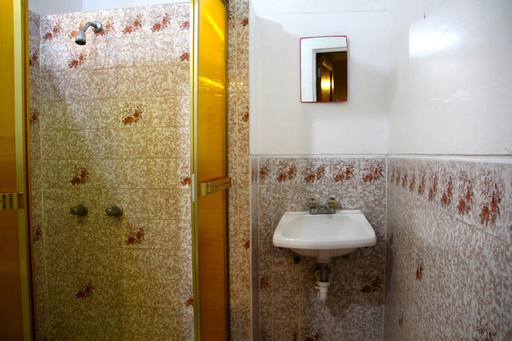 The House Project Backpackers Лима Екстериор снимка
